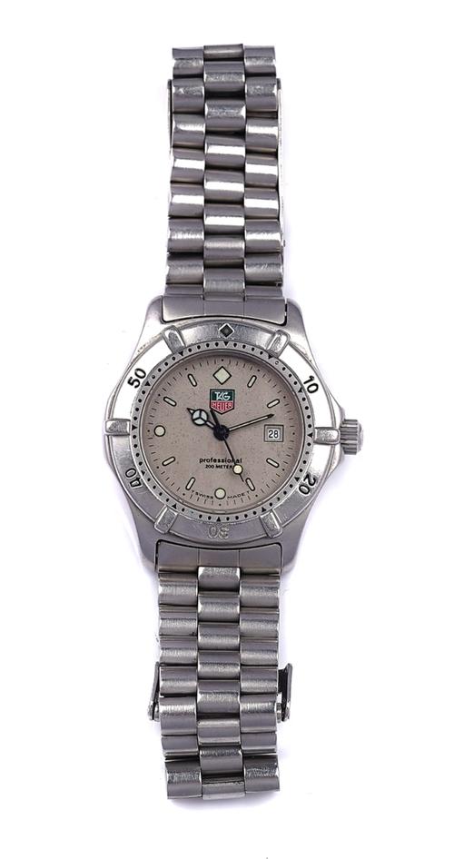 A TAG HEUER STEEL LADY'S BRACELET WRISTWATCH