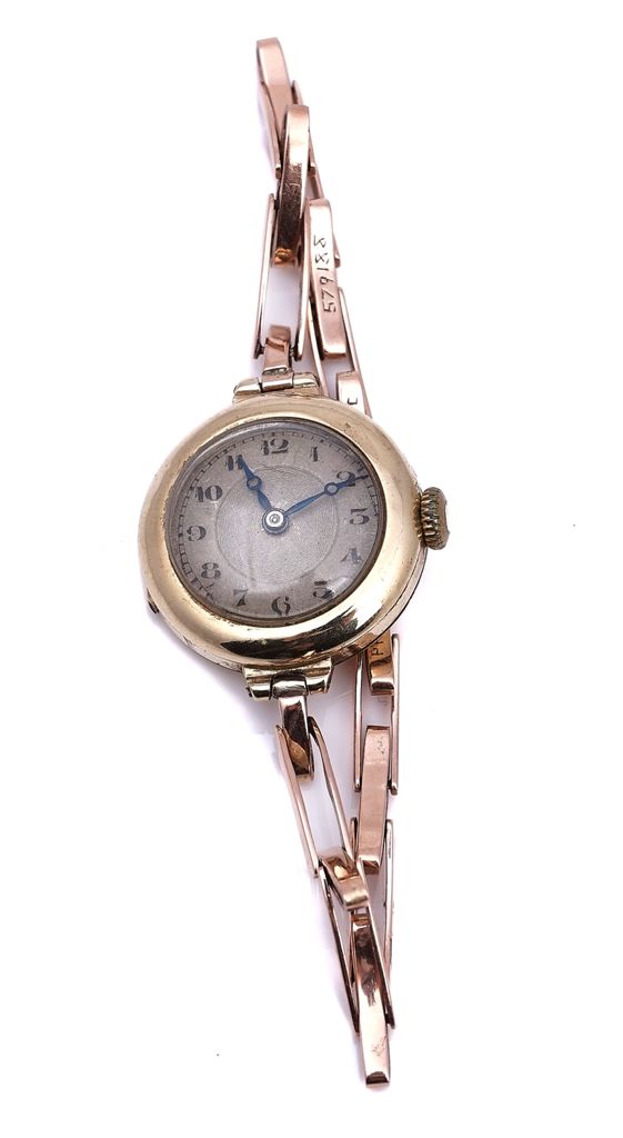 A LADY'S 9CT GOLD CIRCULAR CASED WRISTWATCH