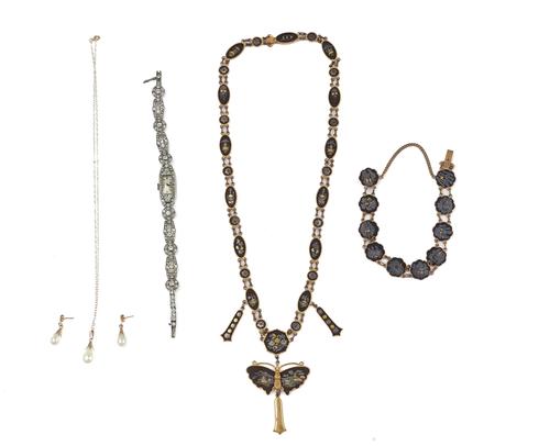 A LADY'S COLOURLESS PASTE BRACELET WRISTWATCH, CASED AND FURTHER JEWELLERY (QTY)