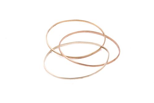 A 9CT THREE COLOUR GOLD  RUSSIAN STYLE BANGLE