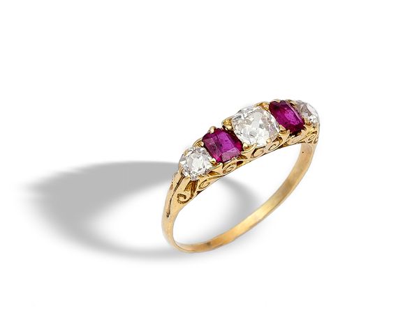 A GOLD, DIAMOND AND RUBY FIVE STONE RING