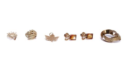 FIVE ITEMS OF GOLD JEWELLERY (5)