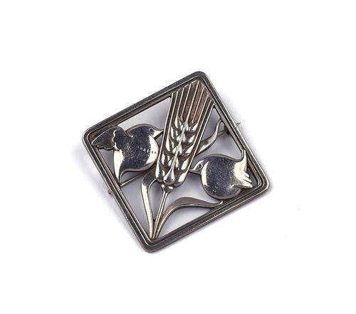 A GEORG JENSEN SILVER BROOCH