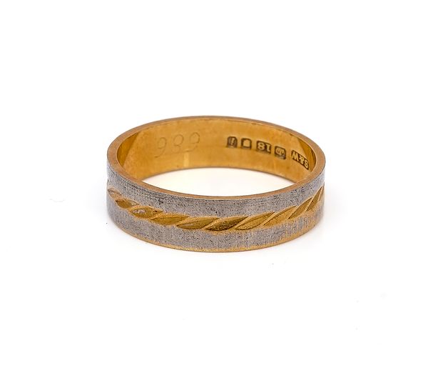 AN 18CT TWO COLOUR GOLD WEDDING BAND