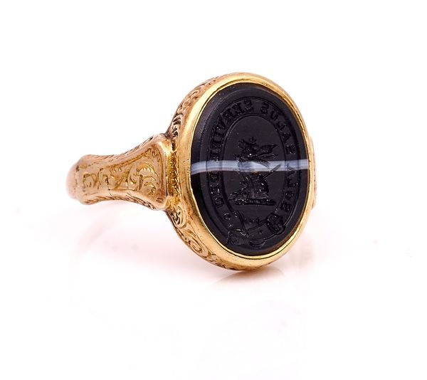A VICTORIAN GOLD AND BANDED AGATE OVAL SIGNET RING