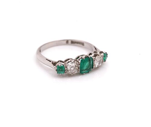 A PLATINUM, EMERALD AND DIAMOND FIVE STONE RING