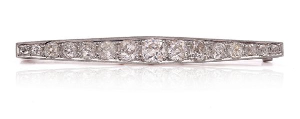 COLLECTED - A WHITE GOLD AND PLATINUM DIAMOND BROOCH