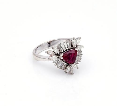 A WHITE GOLD, RUBY AND DIAMOND RING