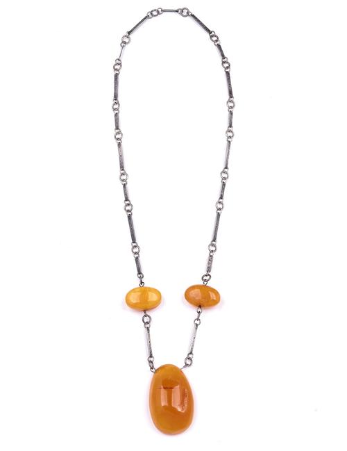AN AMBER NECKLACE