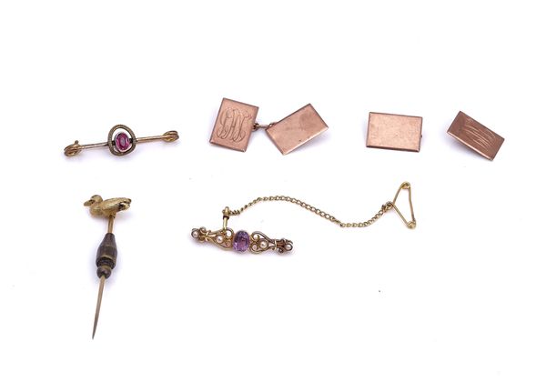 A GOLD AND DIAMOND STICK PIN, DESIGNED AS A DUCK AND THREE FURTHER ITEMS (4)