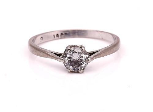 A WHITE GOLD AND DIAMOND SINGLE STONE RING