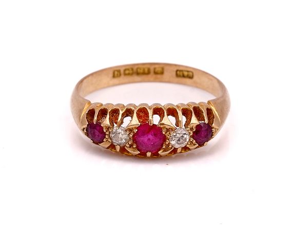 AN 18CT GOLD, RUBY AND DIAMOND FIVE STONE RING