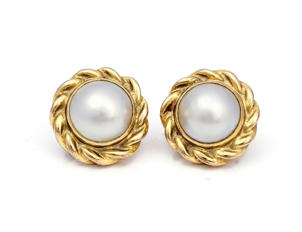 A PAIR OF 9CT GOLD AND MABE PEARL EARCLIPS