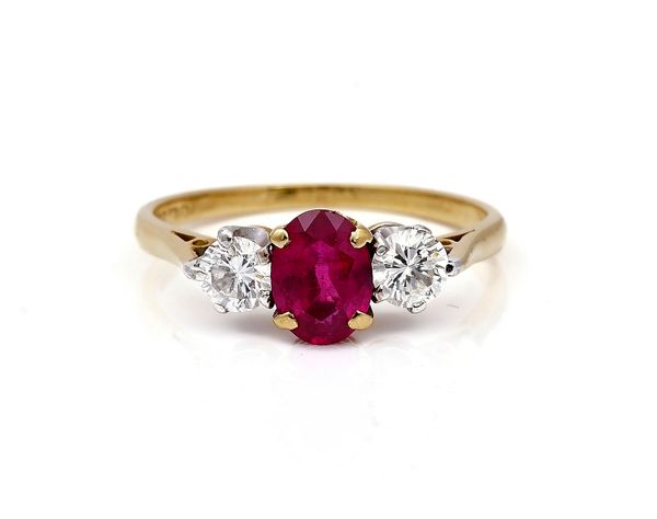 AN 18CT GOLD, RUBY AND DIAMOND THREE STONE RING