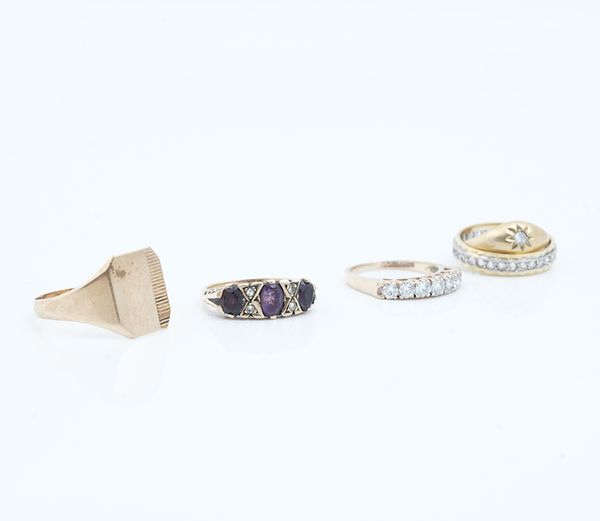 A 9CT GOLD, AMETHYST AND DIAMOND RING AND FOUR FURTHER RINGS (5)