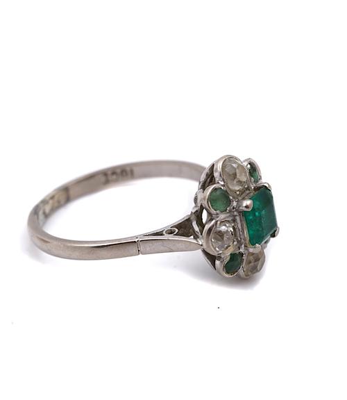 AN EMERALD AND DIAMOND CLUSTER RING