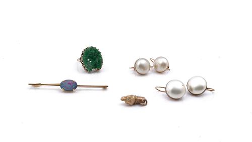 FIVE ITEMS OF JEWELLERY (5)