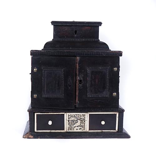 AN EBONISED AND BONE MOUNTED TABLE CABINET