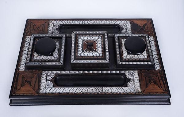 AN ANGLO-INDIAN SPECIMEN WOOD BONE INLAID INKSTAND