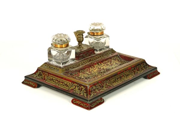A VICTORIAN TORTOISESHELL AND BRASS PREMIERE-PARTIE VENEERED ‘BOULLE’ INK-STAND