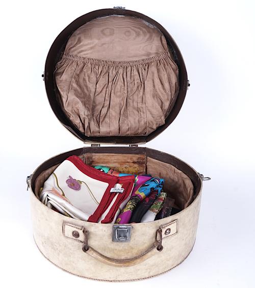 A COLLECTION OF SILK SCARVES (11)