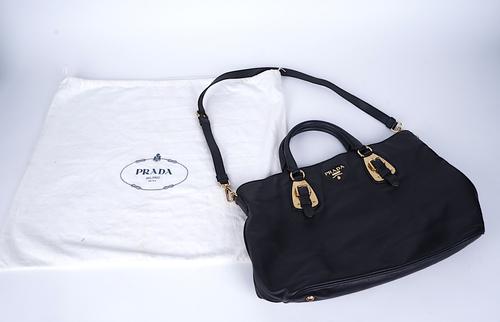 A PRADA BLACK LEATHER TOTE BAG