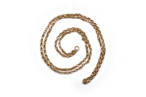 A GOLD LONG CHAIN