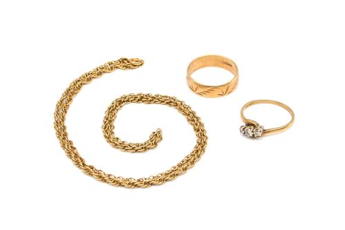 A 9CT GOLD AND DIAMOND THREE STONE RING AND TWO FURTHER ITEMS (3)