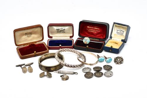 A SET OF SIX SILVER BUTTONS AND TEN FURTHER ITEMS (11)