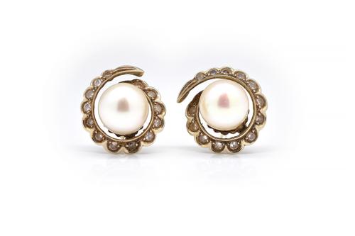 A PAIR OF DIAMOND AND CULTURED PEARL EARSTUDS