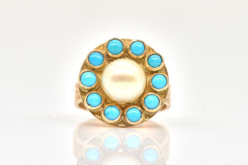 A GOLD, TURQUOISE AND CULTURED PEARL RING
