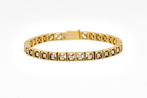 A GOLD AND DIAMOND LINE BRACELET