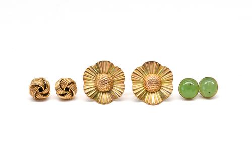A PAIR OF 9CT TWO COLOUR GOLD EARSTUDS AND TWO FURTHER PAIRS OF EARSTUDS (3)