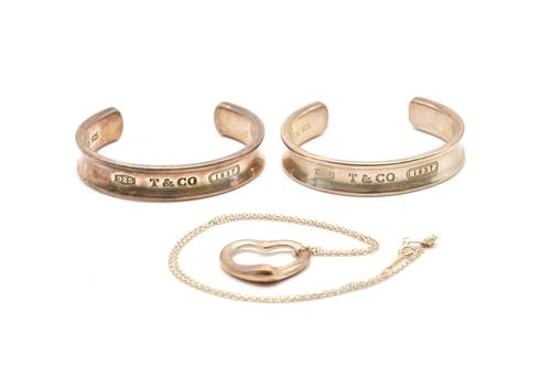 A GROUP OF TIFFANY & CO SILVER JEWELLERY (3)