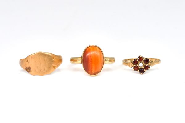 A 9CT GOLD AND CORNELIAN RING AND TWO FURTHER 9CT GOLD RINGS (3)