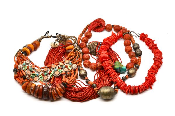 A CORAL, TURQUOISE AND BLUE FAIENCE COLLAR NECKLACE AND FIVE FURTHER NECKLACES (6)