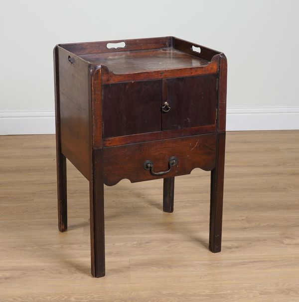 AN 18TH CENTURY MAHOGANY TRAY-TOP NIGHT COMMODE