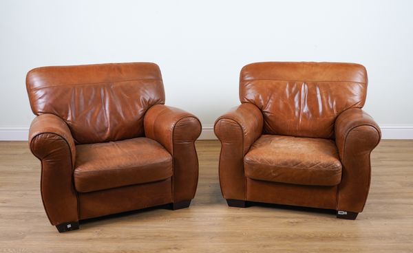 A PAIR OF 20TH CENTURY TAN LEATHER UPHOLSTERED EASY ARMCHAIRS (2)