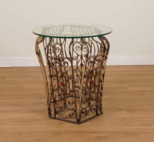 A CIRCULAR GLASS TOP OCCASIONAL TABLE ON PAINTED WROUGHT IRON BASE