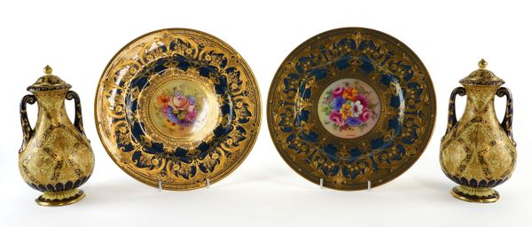 A PAIR OF LARGE ROYAL WORCESTER CABINET PLATES