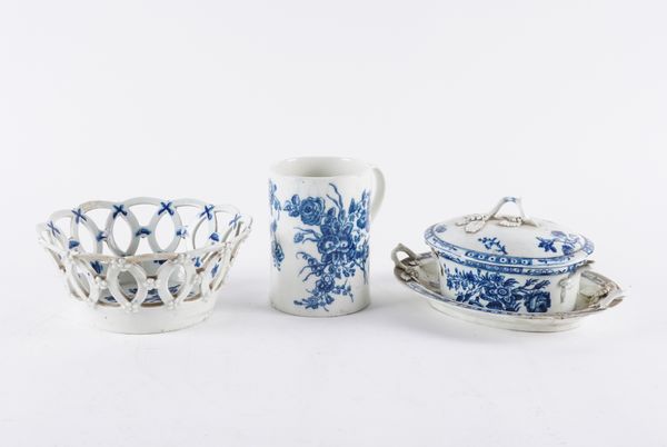 A SMALL GROUP OF ENGLISH BLUE AND WHITE PORCELAIN