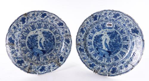 A PAIR OF LARGE DUTCH DELFT BLUE AND WHITE DISHES (2)