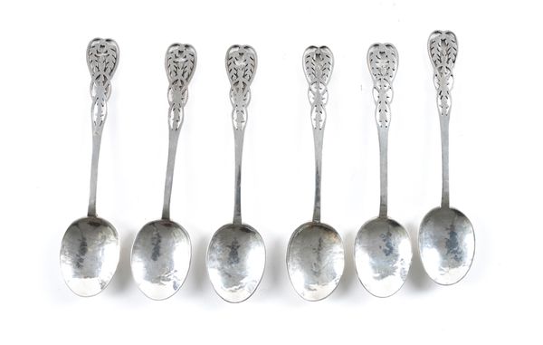 SIX SIMILAR SILVER TEASPOONS (6)