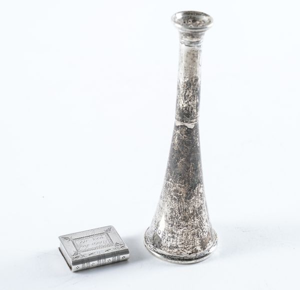 A SILVER PILL BOX AND A SILVER PEPPERETTE (2)