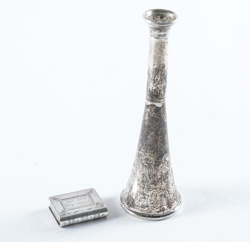 A SILVER PILL BOX AND A SILVER PEPPERETTE (2)
