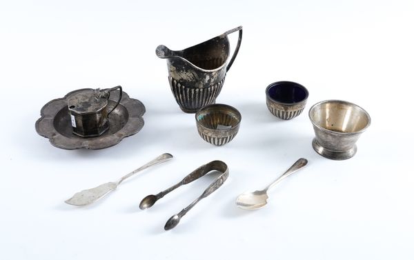 A SILVER MILK JUG AND EIGHT FURTHER ITEMS OF SILVER (9)