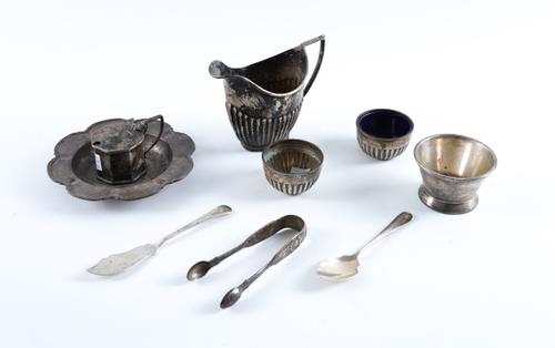 A SILVER MILK JUG AND EIGHT FURTHER ITEMS OF SILVER (9)