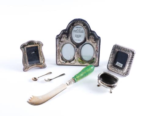 THREE SILVER MOUNTED PHOTOGRAPH FRAMES, A DECANTER AND FOUR FURTHER ITEMS (8)