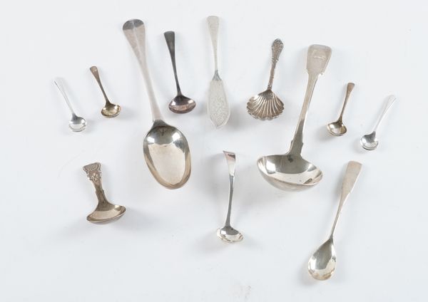 A SILVER KING'S PATTERN CADDY SPOON AND FURTHER SILVER FLATWAR (12)