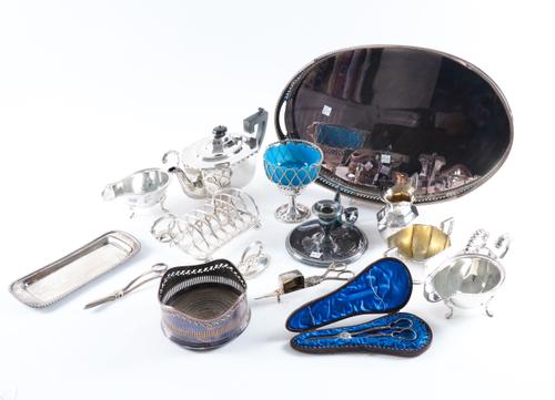 A PLATED OVAL TWIN HANDLED GALLERY TRAY AND FURTHER PLATED WARES (17)